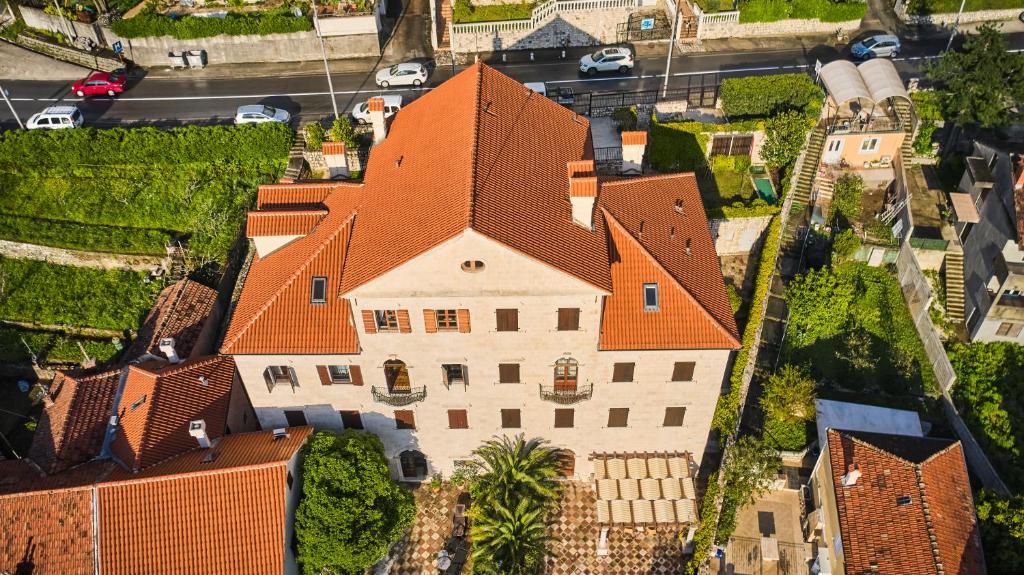 Luxury Palace Apartment Kotor (18)