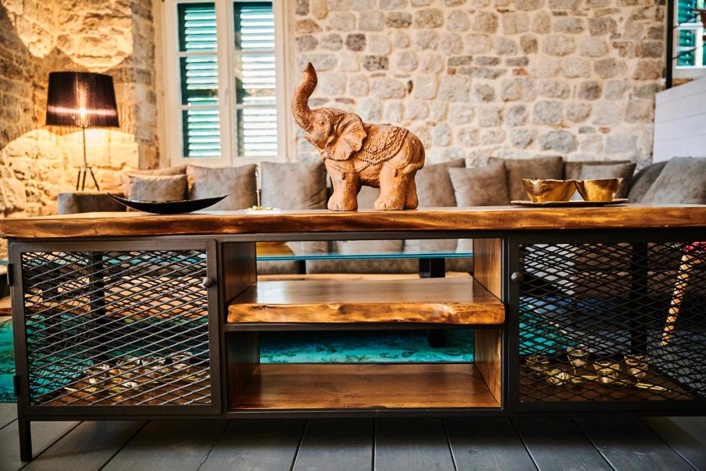 The Old Town Luxury Apartment by Montenegro Moments (8)