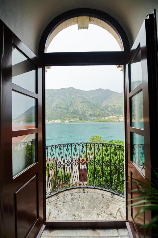 Luxury Palace Apartment Kotor (13)