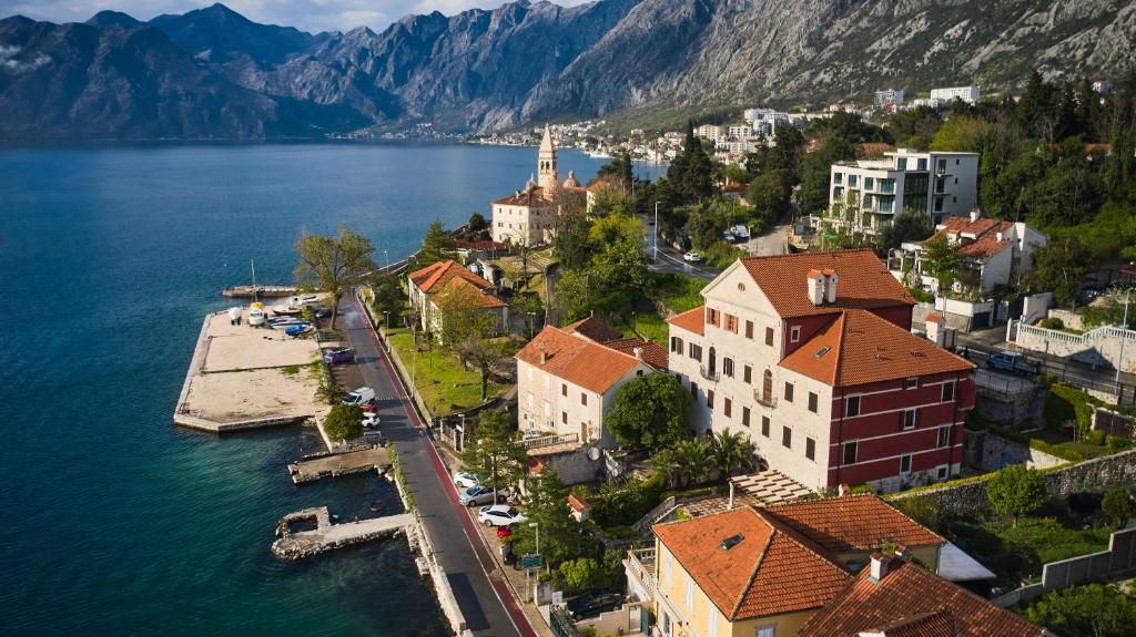 Luxury Palace Apartment Kotor (19)